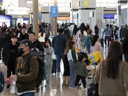 여행객으로 붐비는 인천공항