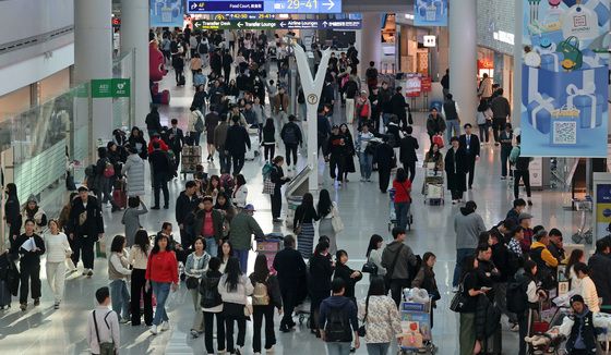 여행객 붐비는 인천공항