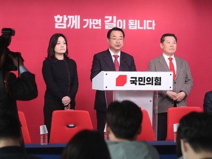 국민의힘, '돈봉투 수수 의혹' 정우택 공천 취소 발표