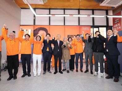 이준석 후보 선거사무소 개소식에 모인 개혁신당 의원들