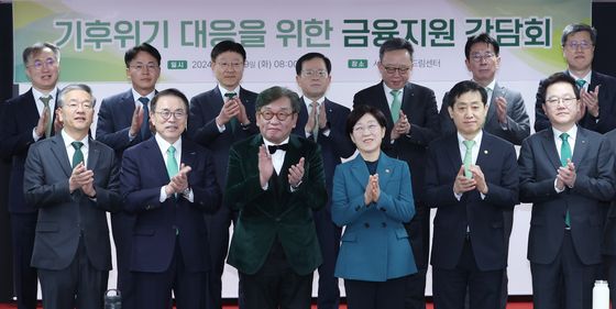 '간담회 드레스 코드는 기후위기를 위한 초록색'