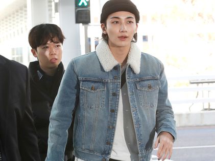 세븐틴 정한, 멋짐 흩날리며 출국