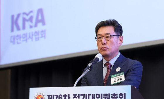 당선 소감 밝히는 김교웅 신임 의장