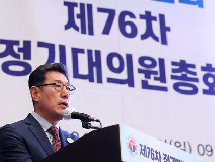 당선 소감 밝히는 김교웅 신임 의장