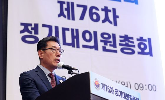 당선 소감 밝히는 김교웅 신임 의장