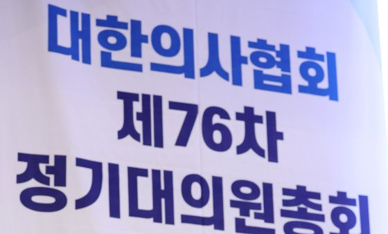 당선 소감 밝히는 김교웅 신임 의장