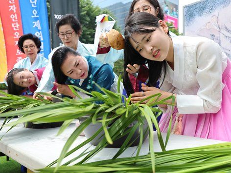 '단오에는 창포물로 머리 감아요'