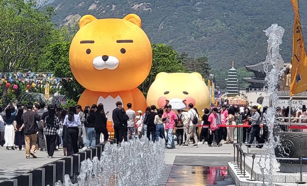 라이언과 춘식이에 쏠린 관심