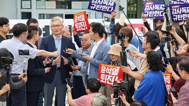 보석 석방 후 입장 밝히는 송영길 대표