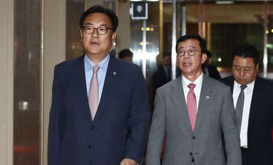 국회 찾은 대통령비서실장과 정무수석