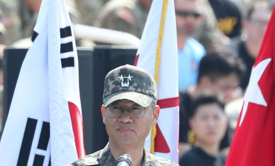 축사하는 신은봉 육군 인사사령관