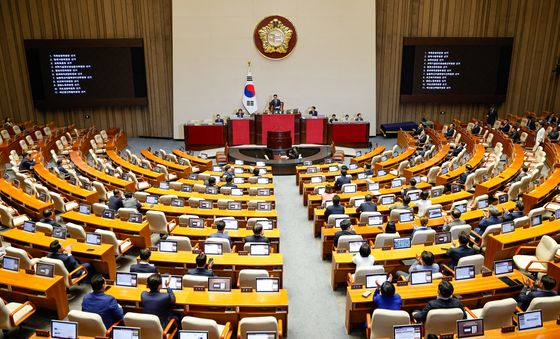 민주, 운영·법사·과방 11개 상임위원장 확보