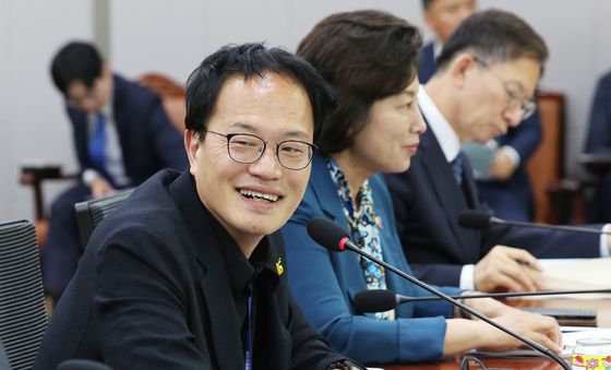 미소 보이는 박주민 을지키는민생실천위원장