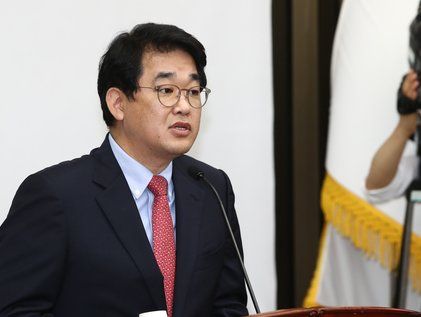 국회의장 사퇴 결의안 관련 발언하는 배준영 원내수석부대표