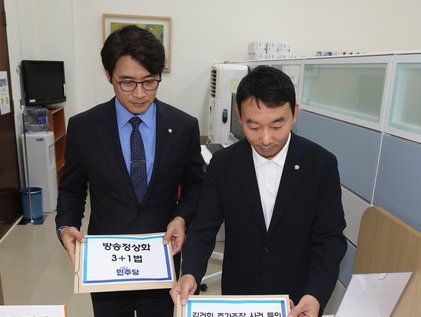 민주당, 김건희 특검법·방송정상화 3+1법 제출