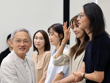 여자배구 국가대표 은퇴선수들 만난 유인촌 장관