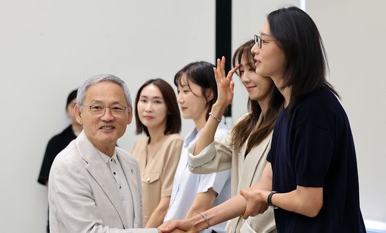 여자배구 국가대표 은퇴선수들 만난 유인촌 장관