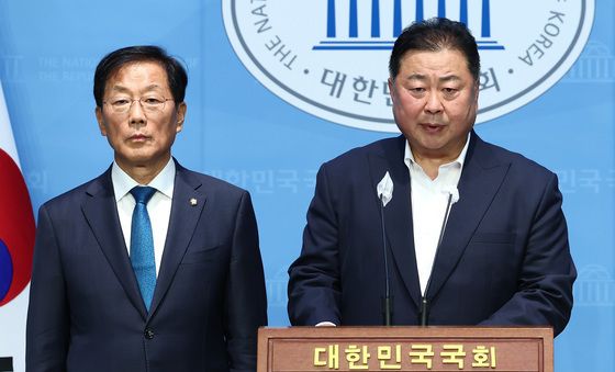 북한 대북전단·오물풍선 관련 입장 발표 기자회견 하는 파주시장