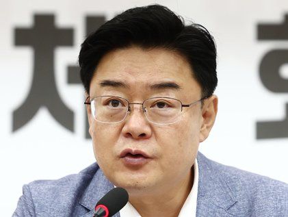 모두 발언하는 김성원 에너지특위 위원장