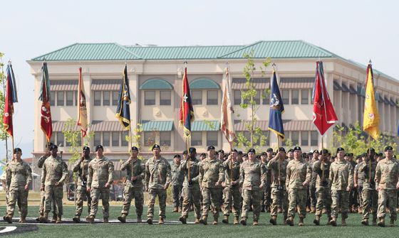 캠프험프리스에서 열린 미2사단장 이취임식