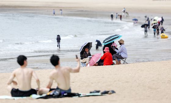 을왕리 해수욕장 '개장 하루 앞두고'