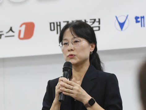 인사말 하는 김소현 해마루 반려동물 의료재단 이사장