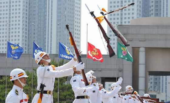 현충일에 보는 의장대 시범