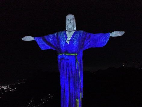 청색 한복 입은 브라질 예수상
