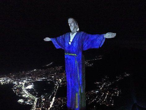 푸른 한복 입은 브라질 리우 예수상