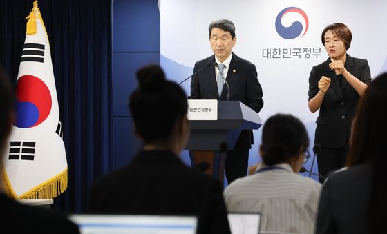 교육부 "의대 2학기 등록 기간 학년말까지 연장…유급 방지"