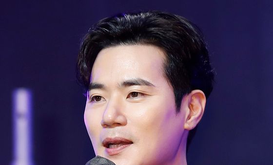 '폭군' 김강우