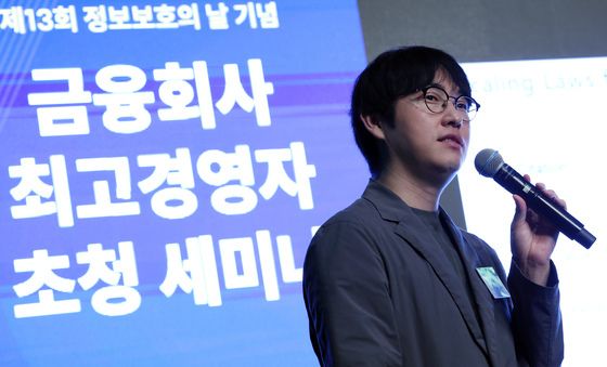 주제강연 하는 하정우 센터장