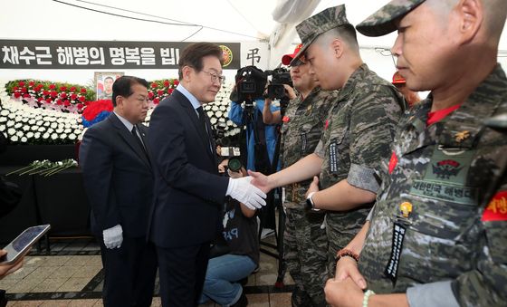 故채수근 상병 1주기 시민 분향소 찾은 이재명 전 대표