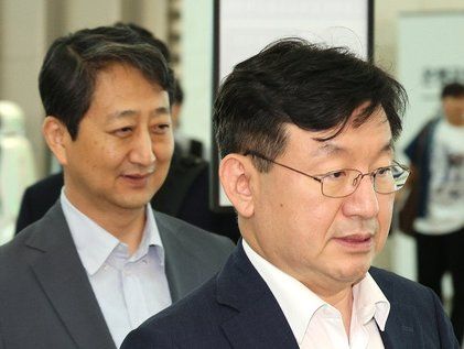 체코 특사 출국하는 성태윤·안덕근