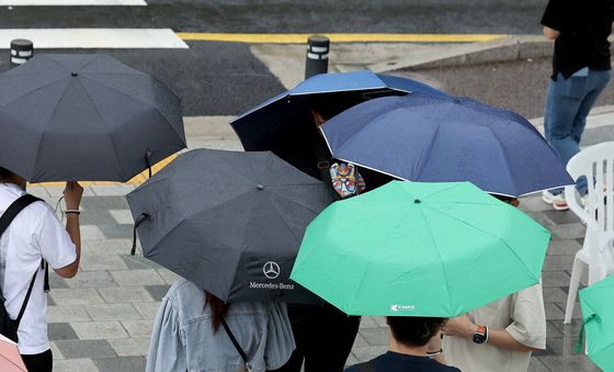 옹기종기 모인 우산