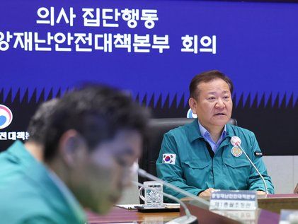 의사집단행동 중대본 회의 발언하는 이상민 장관