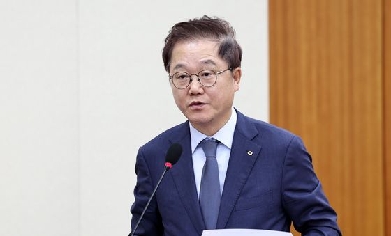 정무위 업무보고하는 강석훈 산은 회장