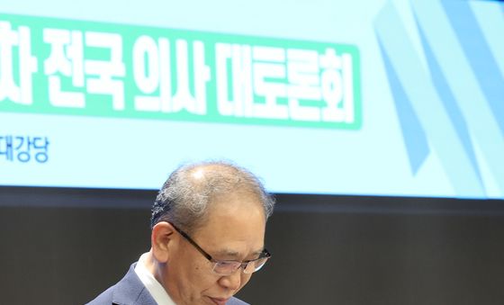 올특위, '대토론회' 이후 활동 중단…자리로 향하는 임정혁 위원장