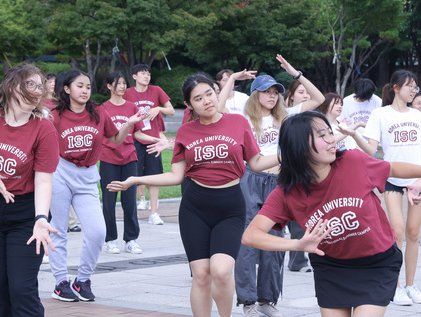 '저희 아이돌그룹 같죠?'