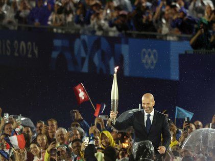 성화 주자로 나선 '축구 영웅' 지단