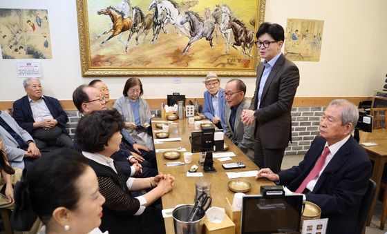 한동훈, 실버세대위원회 운영위원들과 오찬