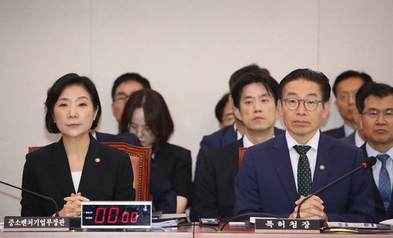 산자위 출석한 오영주 장관과 김완기 특허청장