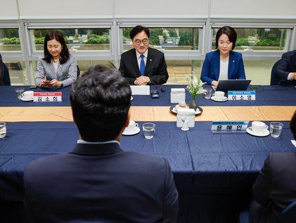 '기후특위 상설화 촉구' 의원들 만난 우원식 국회의장