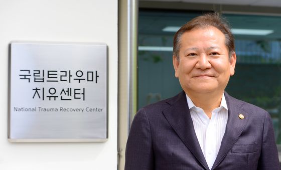 국립트라우마치유센터 찾은 이상민 행안부 장관