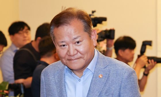 이상민 행안장관, 국무회의 참석