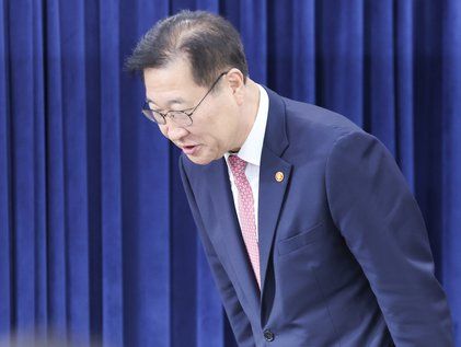 취재진 향해 인사하는 박성재 법무장관