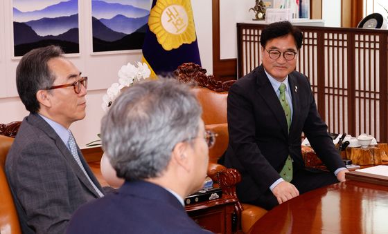 조태열 외교장관 만난 우원식 국회의장