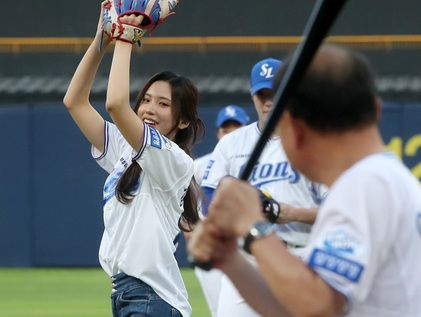 '미스코라이 대구 진' 김태희, 우아한 시구