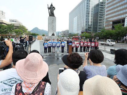 이순신장군 동상 앞에서 기자회견 연 조국혁신당