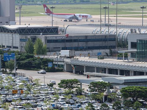 '광복절 황금연휴' 김포공항 주차장은 만차